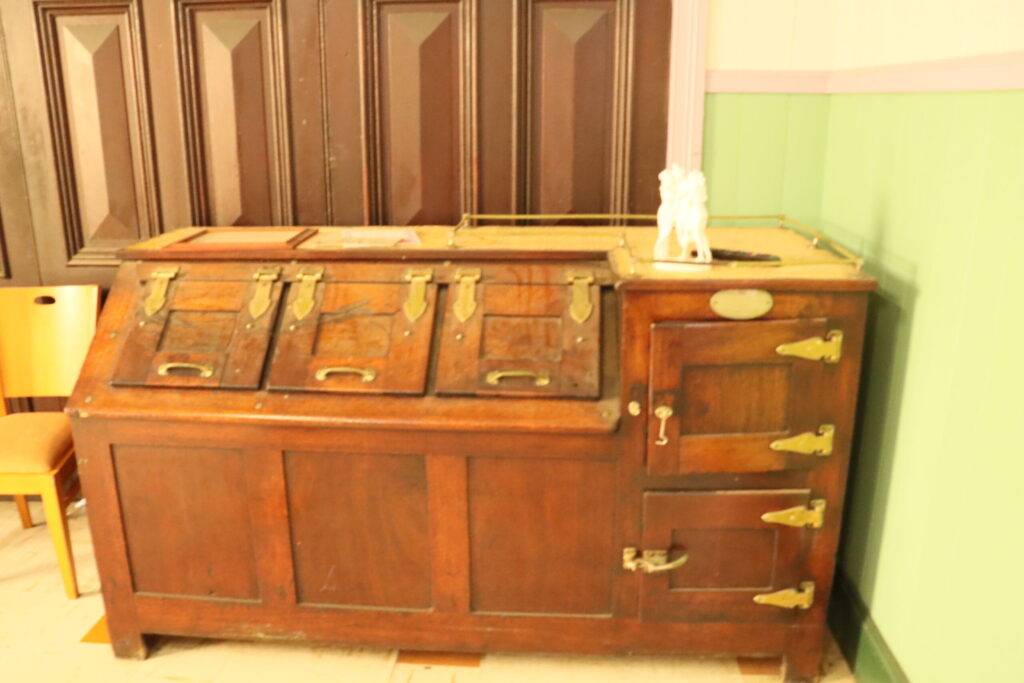 Historic beer chest Australian Hotel Boonah. Queensland old beer chest rare find 