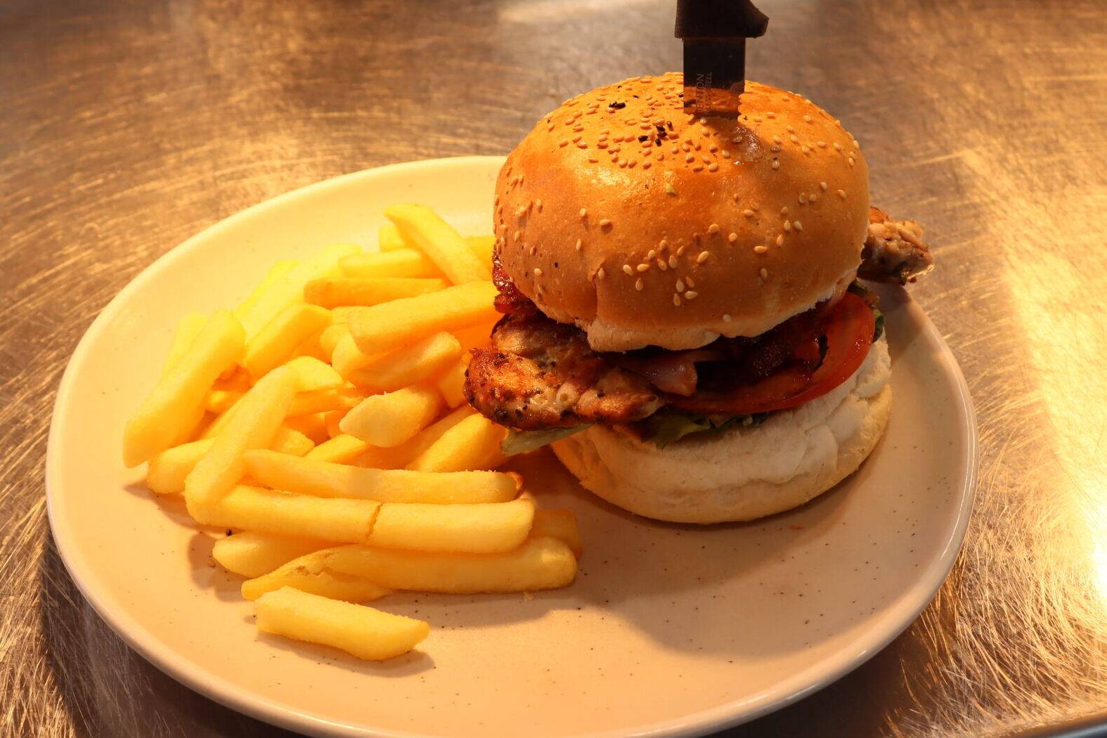 chicken sniz burger & chips 