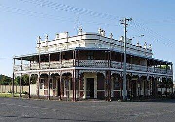 O'mahony's Hotel built in 1907 established 1887